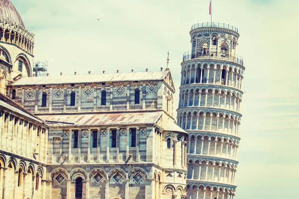 Собор и наклонная башня в Пизе — стоковое фото