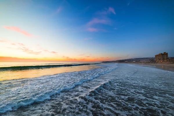 Kolorowy zachód słońca w Pacific beach — Zdjęcie stockowe