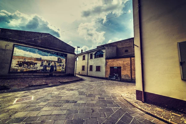 Wandbild in einer kleinen Stadt — Stockfoto