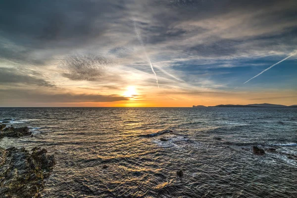 Kayalar ve Alghero dalgalarda — Stok fotoğraf