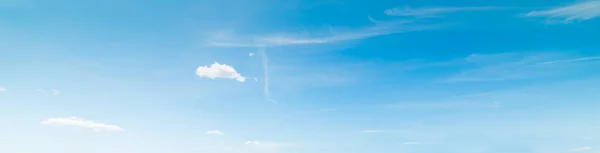 Kleine Kumuluswolken in Sardinen — Stockfoto
