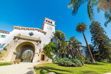 Açık bir günde Santa Barbara Adliye
