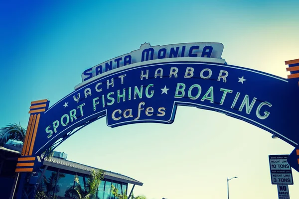 Willkommensbogen in Santa Monica Pier — Stockfoto