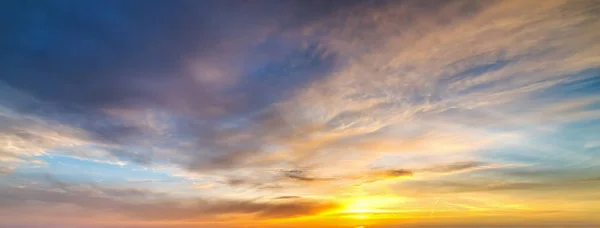 Cielo colorato al tramonto in Sardegna — Foto Stock