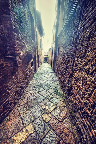 Smala backstreet i Toscana — Stockfoto