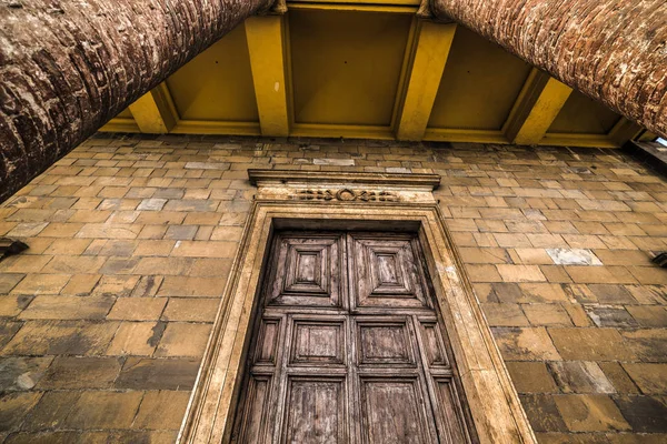 Главный вход в собор Сантиссимо Сальваторе — стоковое фото