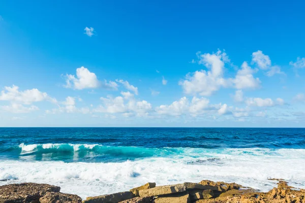 Blauwe zee en hemel in Sardinië — Stockfoto