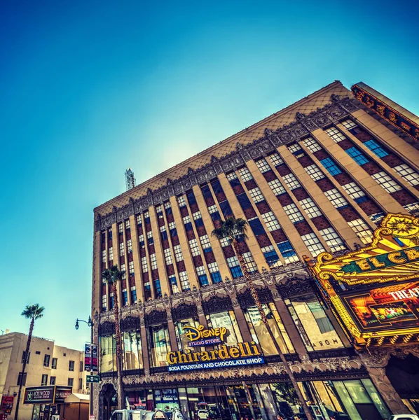 Hollywood Boulevard an einem klaren Tag — Stockfoto
