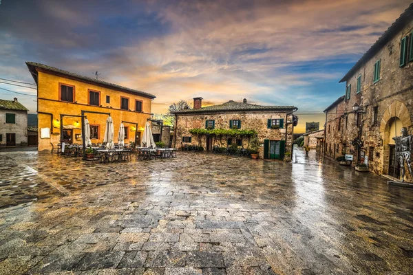 Hauptplatz von Monteriggioni — Stockfoto