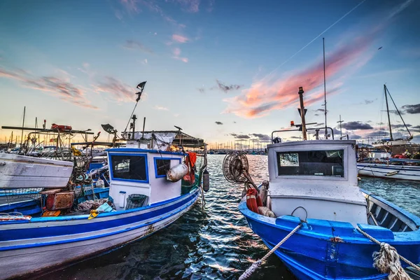 Barcos de pesca no porto de Alghero — Fotografia de Stock