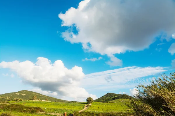 Nuvens cúmulos sobre a Sardenha — Fotografia de Stock