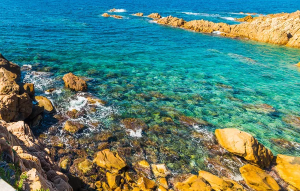 Mar turquesa en Costa Paradiso — Foto de Stock