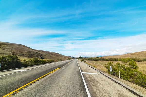 Straight country road in California — Stock Photo, Image