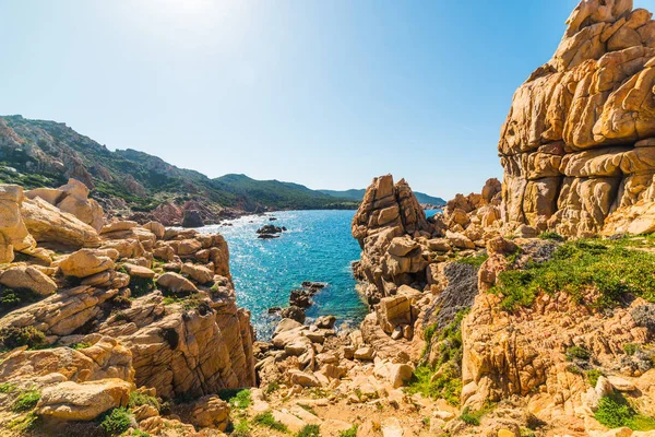 Rocas y mar azul en Costa Paradiso —  Fotos de Stock