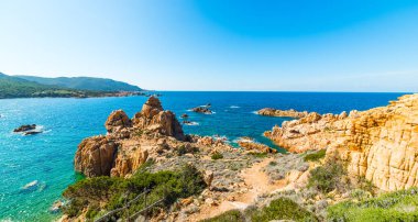 kayalık sahil costa paradiso içinde