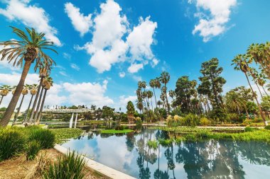 Echo Park'ta Los Angeles üzerinde bulutlar