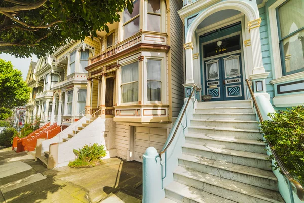 Świat słynnego Painted Ladies w Alamo square — Zdjęcie stockowe