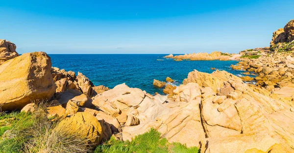 Rocks and blue water in Costa Paradiso — Stock Photo, Image