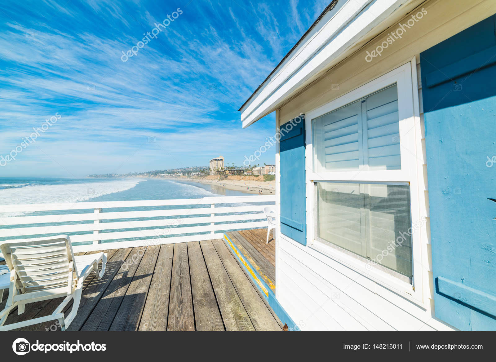 Wooden Beach House In San Diego Stock Photo Alkan32