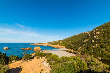 Güneşli bir günde Tinnari beach