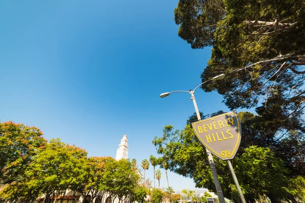 Beverly Hills firmar en un día soleado —  Fotos de Stock
