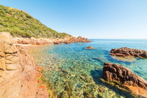 Playa de Su Sirboni en un día soleado — Foto de Stock