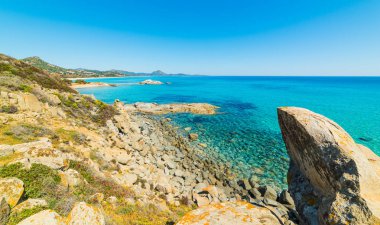 Santa Giusta shore turkuaz su