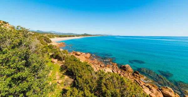 Vue panoramique de la plage de Su Sirboni — Photo