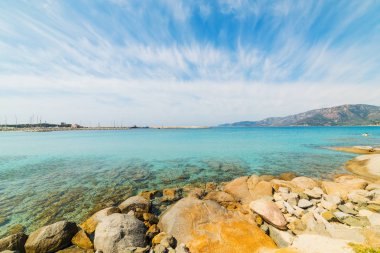Spiaggia del Riso plaj üzerinde bulutlu gökyüzü