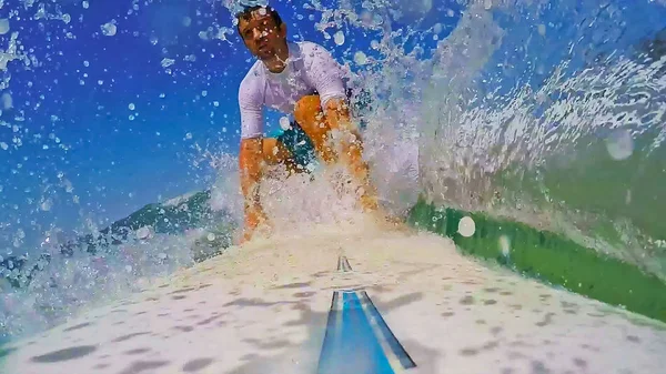 Surfista visto desde la tabla de surf —  Fotos de Stock