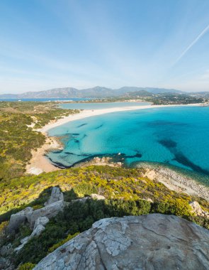 Porto Giunco açık bir günde