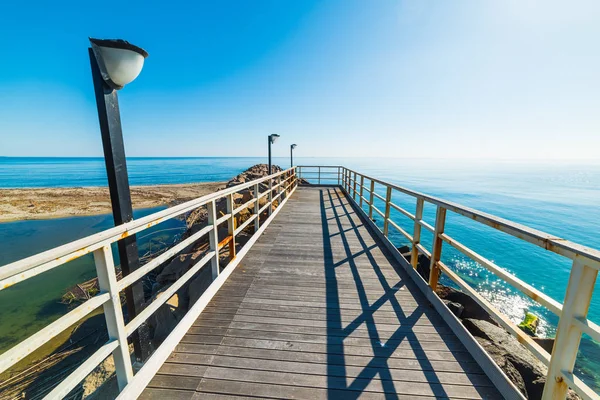 Molo di legno a Marina di Cardedu — Foto Stock