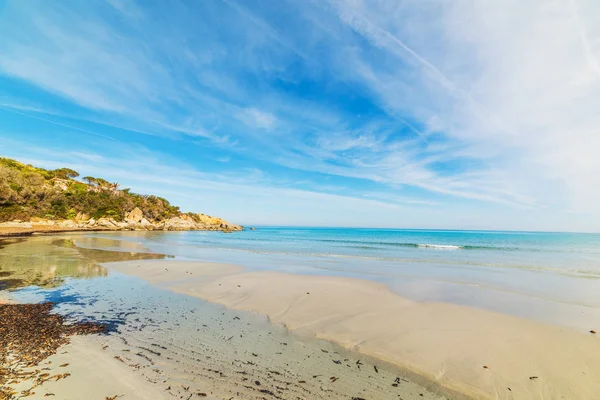 Nuvole sulla spiaggia di Simius — Foto Stock