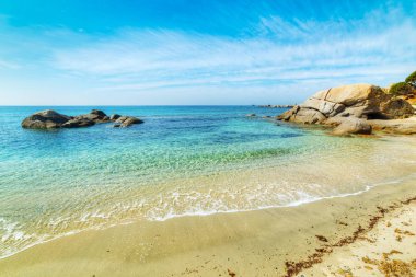 Cala Caterina shore kayalarda