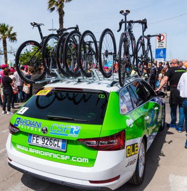 Bardiani - Csf takım araba İtalya Bisiklet Turu açılış günü