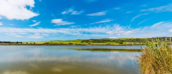 Blick auf den Platamona-Teich im Frühling — Stockfoto