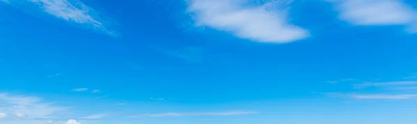 柔らかい雲と青い空 — ストック写真