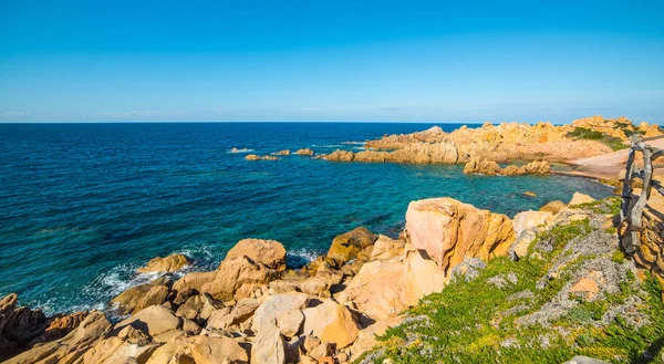 Yellow rocks and blue sea — Stock Photo, Image
