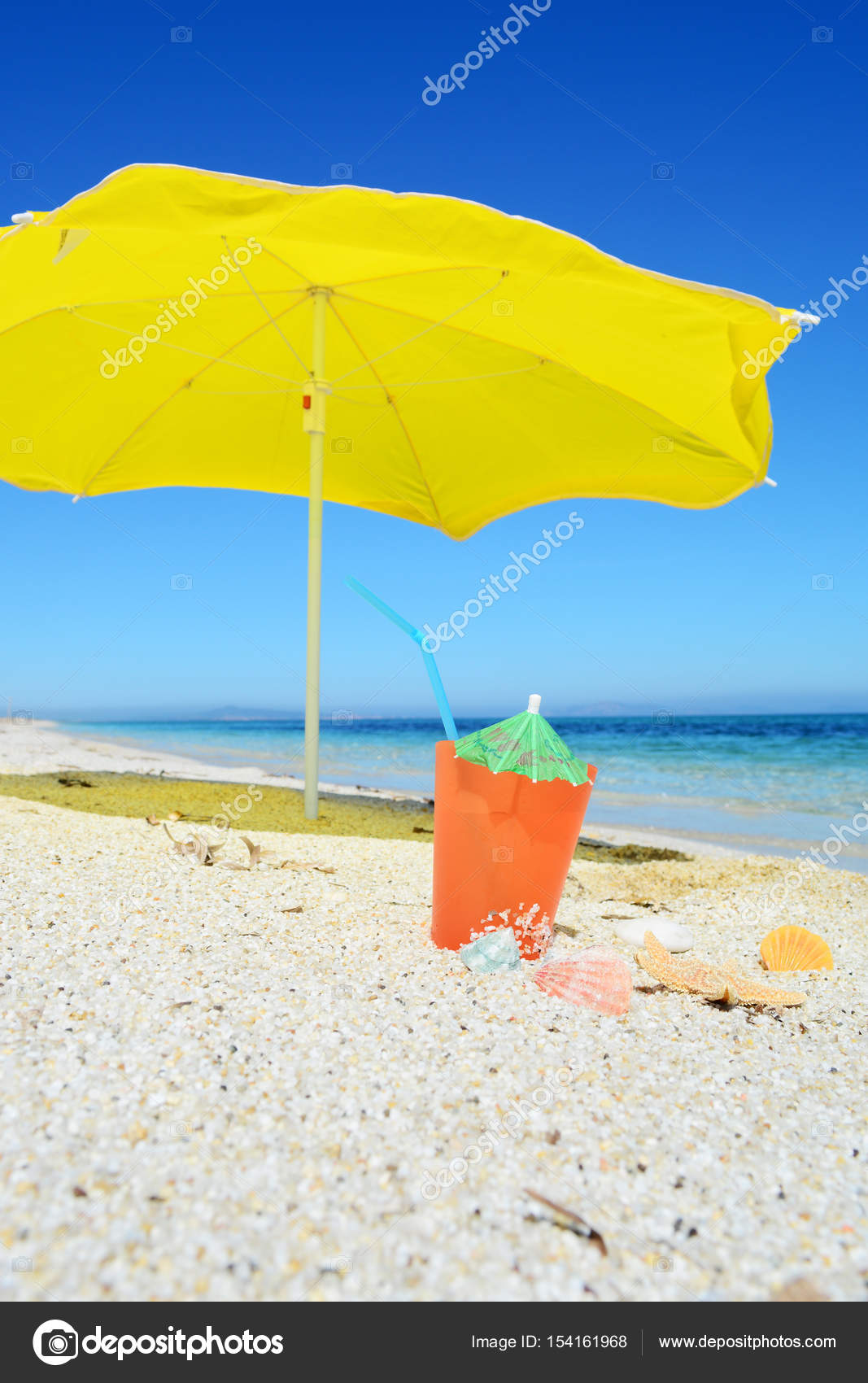 Cocktail Et Parasol Sur La Plage Photographie Alkan32