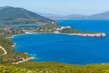 Porto Conte bay güneşli bir günde