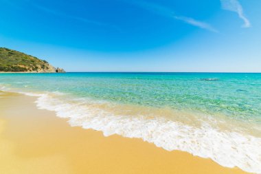 Cala Monte Turno golden shore