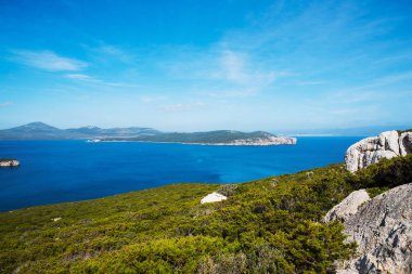 Capo Caccia kıyı bahar içinde