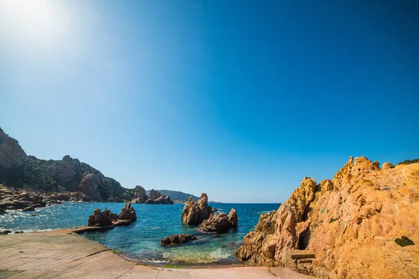 Costa Paradiso parlayan güneşte