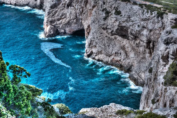 Błękitne morze w wybrzeża Capo Caccia — Zdjęcie stockowe