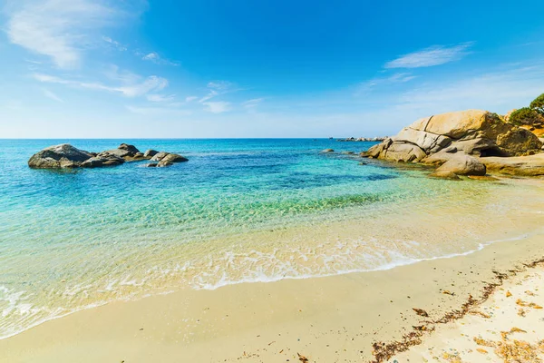 Cala Caterina turkuaz denizde