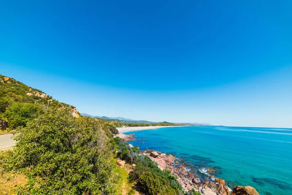 Mar azul en el día soleado en primavera —  Fotos de Stock