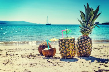Ananas ve hindistancevizi vintage sesi