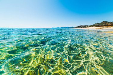 Costa Rei turkuaz su