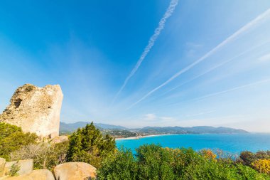 Porto Giunco coast için yapılan eski kule