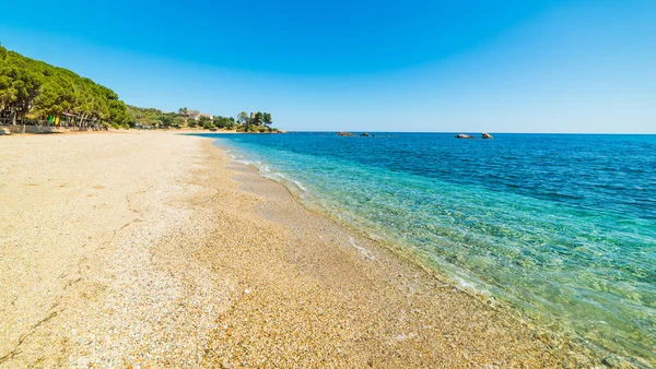 Calhaus na costa de Santa Maria Navarrese — Fotografia de Stock